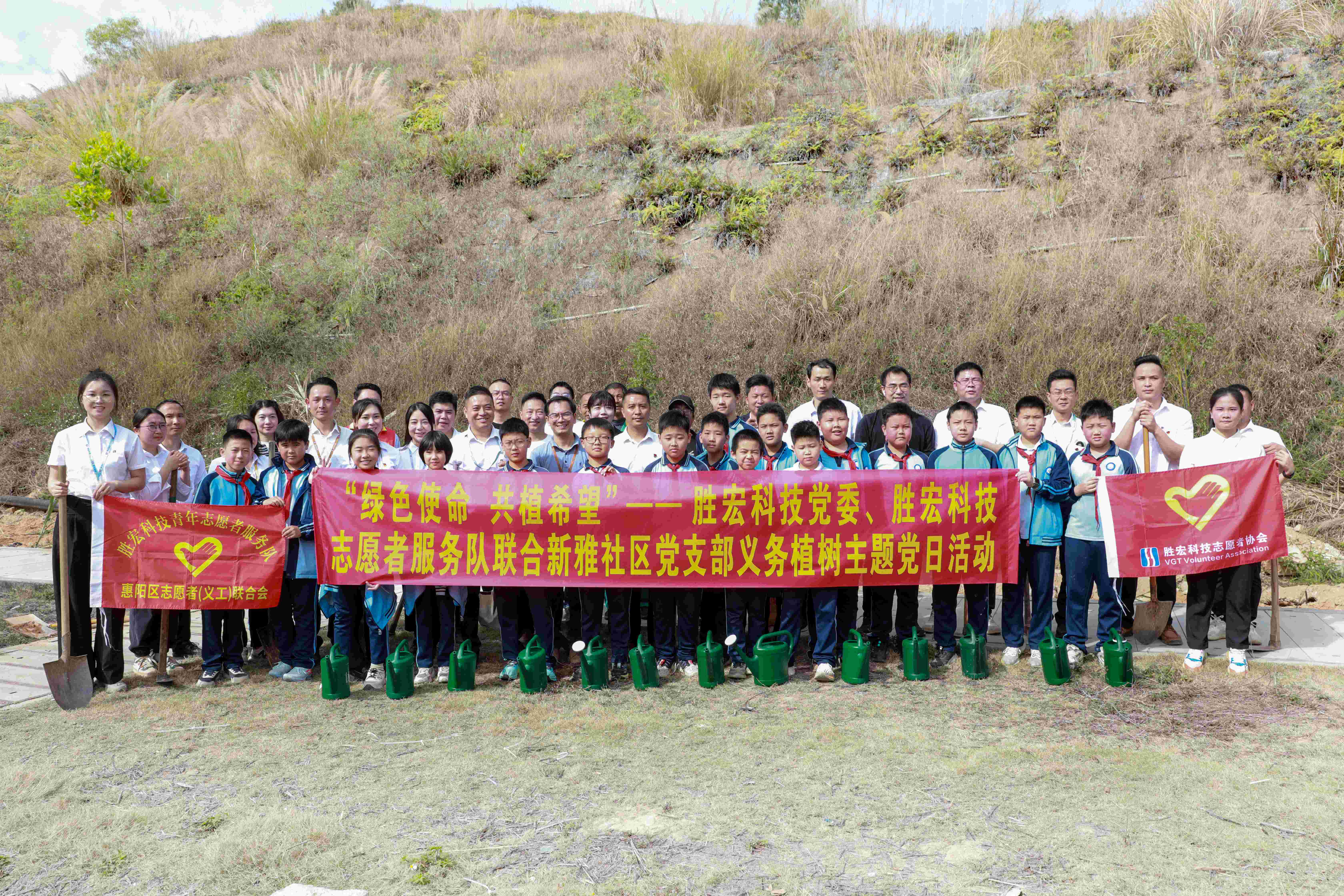 “绿色使命，共植希望”|尊龙时凯科技党委、志愿者服务队联合新雅社区开展义务植树活动